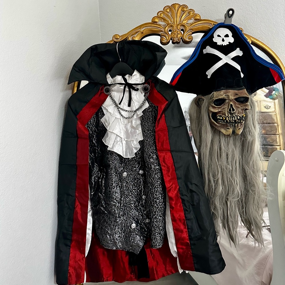 Adult Costume + Mask 🏴‍☠️